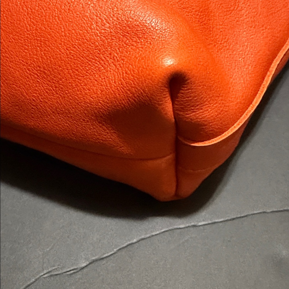 Elegant Orange Leather Shoulder Bag - Picture 14 of 16